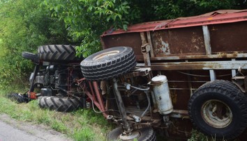 Kuriózna dopravná nehoda na západe Slovenska: Opitý traktorista vystrájal na ceste