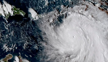 Z búrky Ophelia sa stal rekordný desiaty hurikán tejto sezóny