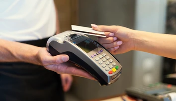 Chcela si kúpiť pečivo za päť eur, z účtu jej odišlo 1 700. Stačila jediná chyba pri platení