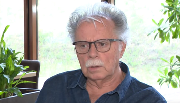 Pavol Hammel zaspal na letisku a zmeškal let. Keď sa prebudil, povedali mu, že lietadlo spadlo
