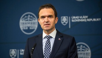 Vláda podá návrh na odvolanie šéfa SIS Aláča. Hamrana sa premiér zastal