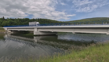 Vynovili ho za státisíce a nevydržal ani dva roky. Zvažuje sa výstavba úplne nového mosta v Podvaží