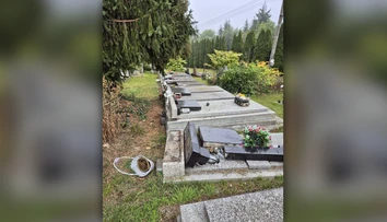 FOTO: Smutný pohľad na cintoríne vo Vrútkach. Niekto poškodil 58 pomníkov