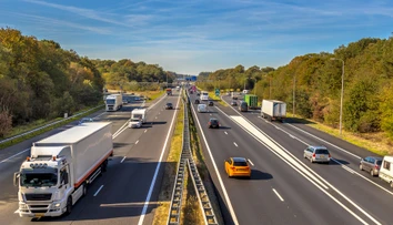 Za diaľničnú známku dáme opäť 90 eur. U susedov sa ceny výrazne líšia