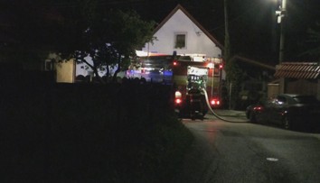 Dvaja synovia prišli počas noci v Trenčianskej Teplej o oboch rodičov