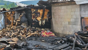 Tragický požiar obydlí v Lipanoch, vyžiadal si jednu obeť