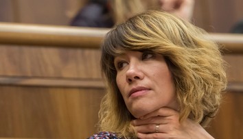 Nicholsonová požiadala o ochranu, dôvodom je video aktivistov