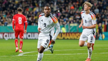 Chce mu nevlastný otec zničiť kariéru? Nemecký reprezentant údajne celé roky podvádzal