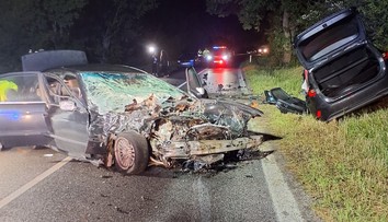 FOTO: Pri vážnej nehode na východe sa zranilo päť ľudí. Štyri osoby museli z áut vyslobodiť hasiči