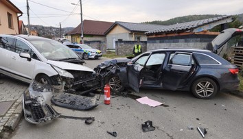 Ranná jazda sa v Humennom skončila zrážkou. Maloletá osoba utrpela zranenia