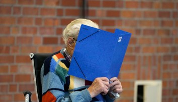 V Nemecku začal proces so 100-ročným bývalým dozorcom. Napomáhať mal pri vyše 3500 vraždách