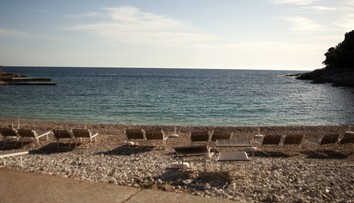 Fotky z pobrežia Chorvátska vydesili turistov. Tento rok radšej kúpanie vynechám, strachujú sa