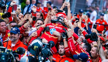 GALÉRIA: Monako a Ferrari oslavovali, kniežaťu sa tlačili slzy do očí. Verstappen nikoho nezaujal