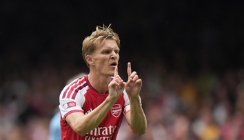Arsenal získal prvú trofej v sezóne. Novému trénerovi Manchestru City súťažný debut vôbec nevyšiel
