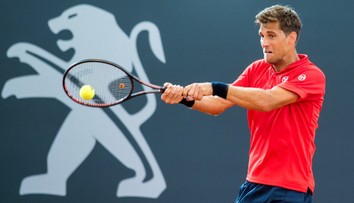 Martin Kližan sa opäť predviedol netenisovým spôsobom. Vulgárne sa pustil do švajčiarskej legendy