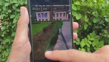 Internet sa baví na zafarbenom kre pred budovou Matice slovenskej. Vznikla už dokonca aj hra