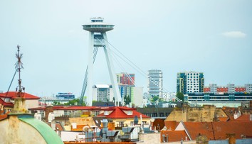 Bratislavské ufo sa zafarbí načerveno. Pripomína si symbolický dátum