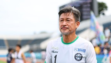 Ťahá mu na 60, no končiť sa nechystá. Najstarší profesionálny futbalista na svete podpísal nový kontrakt