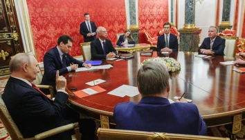 Putin začal rokovať s americkými vyslancami o ukončení vojny na Ukrajine