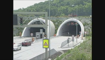 Tunel Sitina v smere do Bratislavy uzavreli. Dôvodom sú dve nehody