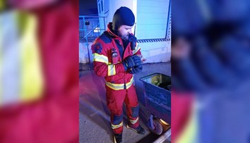 Stovky prasiatok unikali pred plameňmi. Hasiči ich pri Pezinku vynášali z horiacej haly (FOTO)