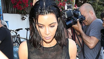 Kim Kardashian pohoršila katolíkov. Pre jeden detail na minišatách