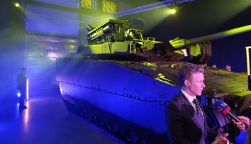 FOTO+VIDEO: Švédsky minister slávnostne odhalil nové bojové vozidlo pre slovenskú armádu