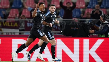 Aston Villa je jednou nohou v semifinále EL, rovnako Freiburg. V Porte sa zrodila remíza