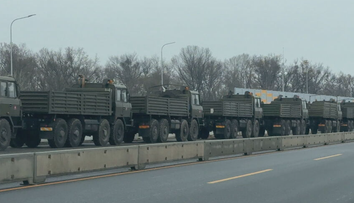 Najdôležitejšiu diaľničnú križovatku zaplavili vojaci. Pomáha armáda dohnať meškanie pri výstavbe?