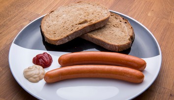 Slováci párky milujú, no pri ich varení robia zásadné chyby. Takto popukajú a navyše sa môžu stať karcinogénne