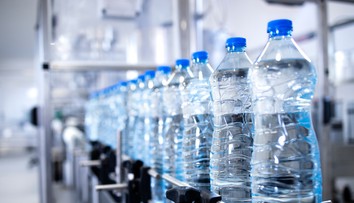 Desivé výsledky štúdie o balenej vode. Obsahuje látky, ktoré môžu spôsobiť vážne zdravotné problémy