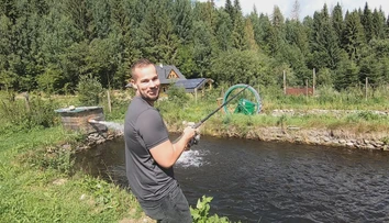Ani nevieme, že takéto niečo u nás máme! Čerstvé ryby uprostred lesa