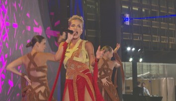 Exkluzívny československý galavečer v Dubaji: Pod Burj Khalifou vystúpila Dara Rolins