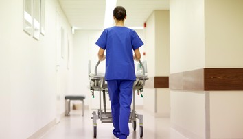 Čkanie aj zarastené nechty. Ľudia chodia na pohotovosť s rôznymi problémami