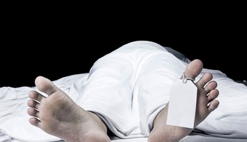Ženu vyhlásili za mŕtvu. Keď ju pred pohrebom prišla pozrieť rodina, akoby zázrakom ožila