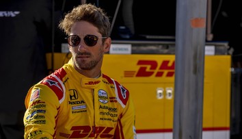 VIDEO: Iní by už nenasadli ani do MHD. Grosjean sa po piatich rokoch od nehody vrátil do monopostu F1