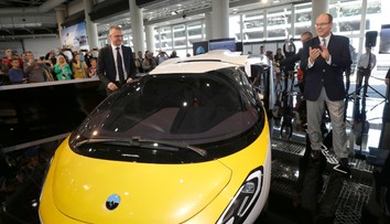Slovenská firma oznámila, kedy začne predávať lietajúce auto a koľko bude stáť