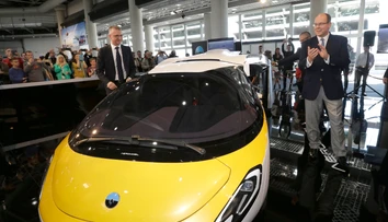 Slovenská firma oznámila, kedy začne predávať lietajúce auto a koľko bude stáť