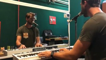 Bývalý SuperStarista zložil Saganovi pieseň