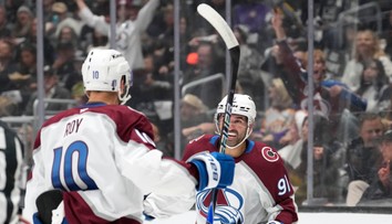 VIDEO: Favoriti kráčajú za postupom pevným krokom. Buffalo opäť otočilo duel a je vo výhode