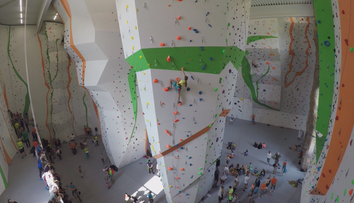 Slovensko sa môže pochváliť lezeckou stenou svetovej úrovne. Trénuje na nej aj naša olympijská nádej