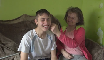 Opäť sme navštívili Laciho zo Superstar: Aká je pravda o jeho mame v ústave?
