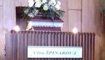 Na pohreb speváčky Věry Špinarovej prišli tisíce jej fanúšikov