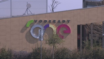 Milióny za prázdny areál v kauze Slayáda: Namiesto robotov a lietajúcich áut blokujú cestu drevené palety