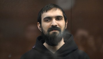 Ruský komik dostal za vtipy takmer šesť rokov väzenia. Urazil vraj veteránov aj náboženské city