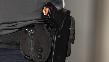 Vodič (87) si zrejme zmýlil plyn s brzdou. Výsledkom je jeden mŕtvy a tri zranené deti