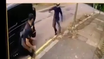 Ozbrojenci napadli hviezdu Arsenalu Mesuta Özila, hrdinsky sa zachoval jeho spoluhráč