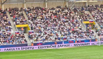 Gramatické chyby na zápase Slovenska obleteli internet. Bol to zámer, tvrdia autori