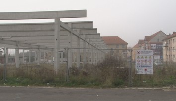 Výstavba dvoch nákupných centier na severovýchode zamrzla. V jednom z miest by sa však mohli dočkať koncom roka
