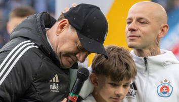 VIDEO: Rozlúčka s Weissovcami a ďalšími legendami víťazná nebola. Michalovce zdolali Slovan prvýkrát v histórii